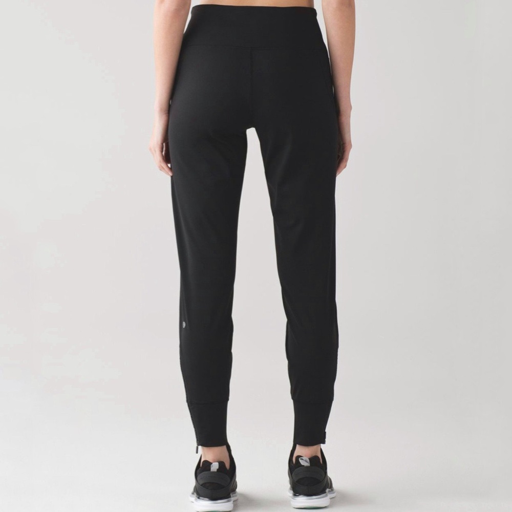 Lululemon‎ | Fresh Tracks Pant in Black Size 4